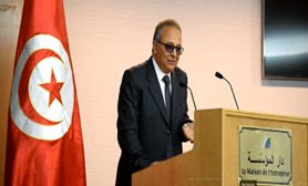 Mbarek KHAMASSI,   L’entreprise économique et la problématique  des difficultés rencontrées dans le droit comparé », Journée d’étude sur « Les défis de l’entreprise économique et la nouvelle loi sur les procédures collectives », organisée par l’Association tunisienne pour la défense et la préservation de l’entreprise le 26/04/2017 à l'IACE)